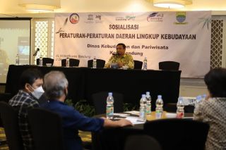 DPRD Kota Bandung menghadiri acara Sosialisasi Perda-perda Lingkup Kebudayaan bersama Disbudpar Kota Bandung, di El Hotel Royale, Jumat (2/12/2022).